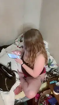 Snapshot of amandatheblondewife chatting on January 2026 11:01:02 AM amandatheblondewife online show from January 2026 11:01:02 AM