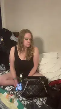 Snapshot of amandatheblondewife chatting on January 2026 07:34:01 AM amandatheblondewife online show from January 2026 07:34:01 AM