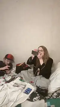 Snapshot of amandatheblondewife chatting on January 2026 04:05:02 AM amandatheblondewife online show from January 2026 04:05:02 AM