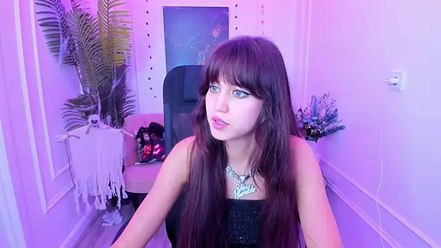 TiffanyYounge online show from October 2025 12:20:01 PM