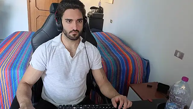 Al3xox02 online show from April 2026 12:28:02 PM