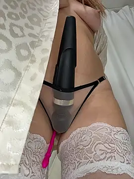 Aurynne online show from March 2026 08:22:02 PM