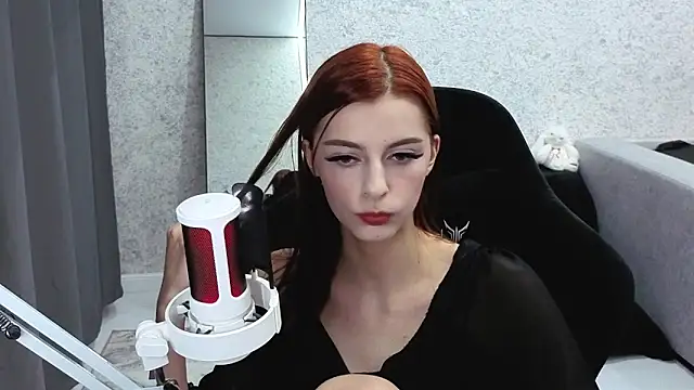 kitti sweett online show from October 2025 06:17:01 PM