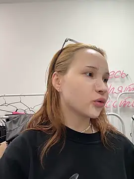 Roxy Riper online show from October 2025 03:42:01 PM