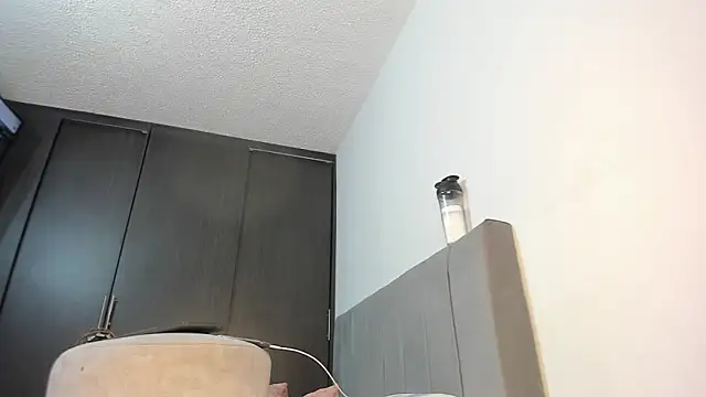 Snapshot of emy_collyns chatting on February 2026 02:15:01 AM emy collyns online show from February 2026 02:15:01 AM