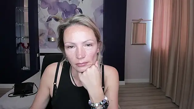 AlinaMoor online show from October 2025 06:00:02 AM