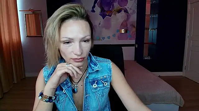 AlinaMoor online show from October 2025 07:01:01 AM