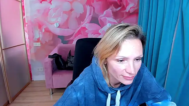 AlinaMoor online show from November 2025 06:42:02 PM