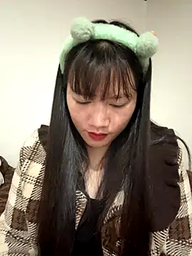 TrangNemo online show from December 2025 10:38:01 PM