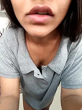 anshika0124 online show from November 2025 04:55:01 AM