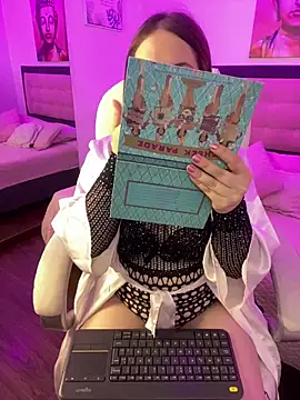 kattee adams online show from November 2025 01:35:02 PM