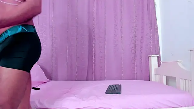 nahomy smiith online show from October 2025 05:24:01 PM