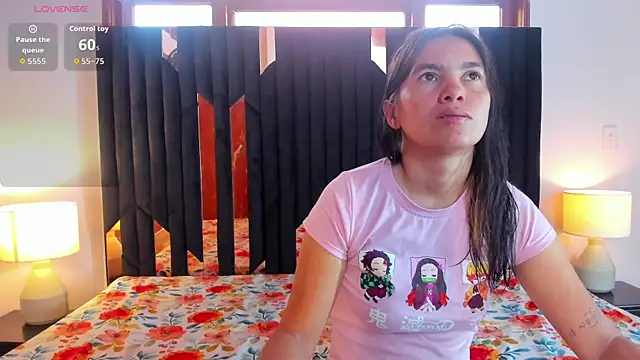 Sofy and Mia online show from November 2025 12:39:02 PM