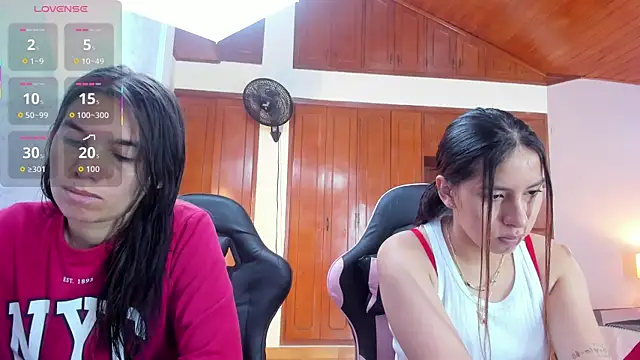 Sofy and Mia online show from January 2026 12:43:02 PM