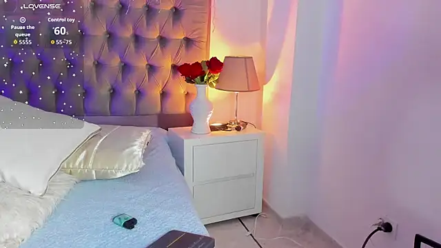 Emma Saylor online show from November 2025 04:49:01 PM