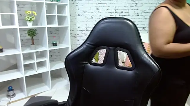 hannahjackson  online show from October 2025 11:22:01 AM