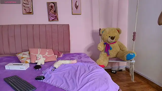 Snapshot of little_ellie_1 chatting on February 2026 08:48:02 PM little ellie 1 online show from February 2026 08:48:02 PM