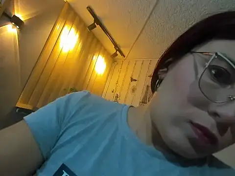 Snapshot of allison_mc chatting on October 2025 03:28:01 AM allison mc online show from October 2025 03:28:01 AM