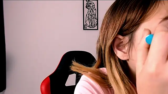 EmuOtori online show from January 2026 12:29:01 PM