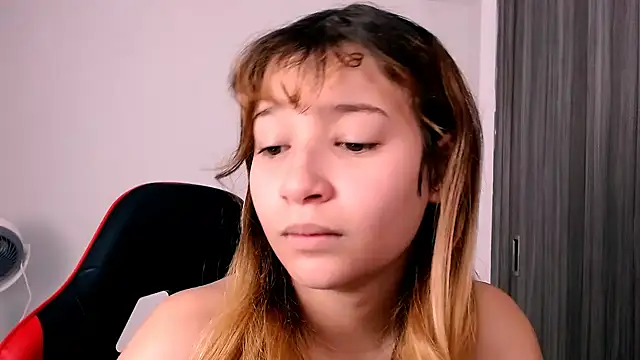 EmuOtori online show from January 2026 12:08:02 PM