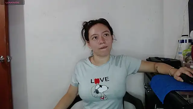 Damara Rolands- online show from November 2025 06:19:02 PM