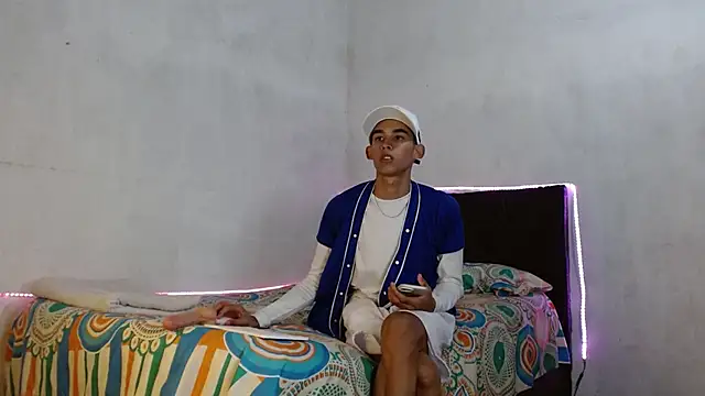 Snapshot of Paulosex12 chatting on October 2025 06:01:01 AM Paulosex12 online show from October 2025 06:01:01 AM