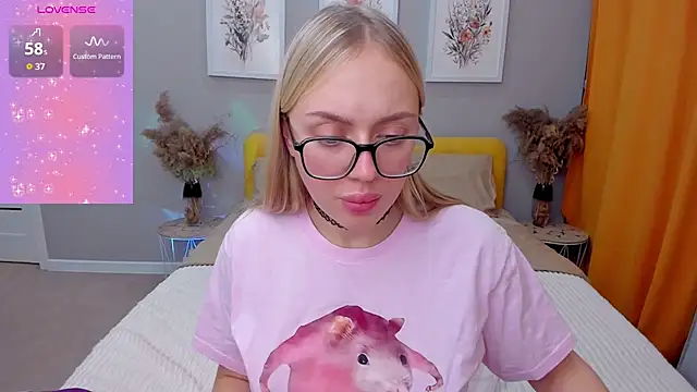 CeaneLino online show from November 2025 07:41:02 PM