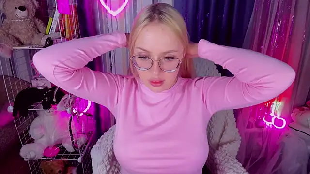 CeaneLino online show from April 2026 04:56:02 PM