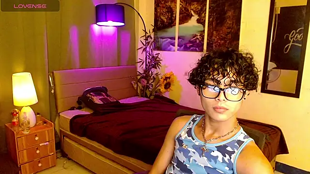 AsianCarl online show from December 2025 03:31:01 PM