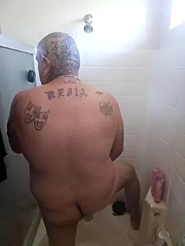 Snapshot of B1GLO chatting on November 2025 06:17:01 PM B1GLO online show from November 2025 06:17:01 PM