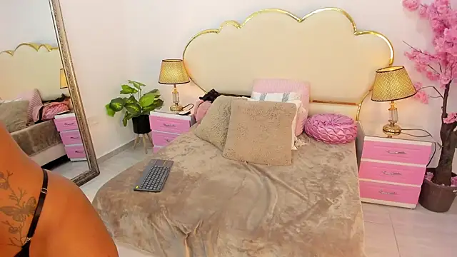  NinaFox  online show from July 2026 08:47:01 PM