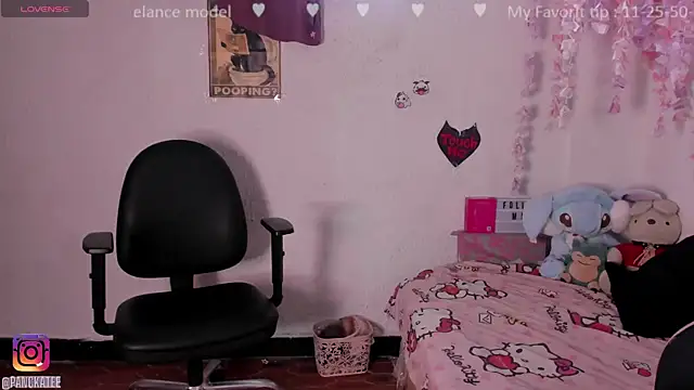 Emilycollei online show from November 2025 03:11:02 PM