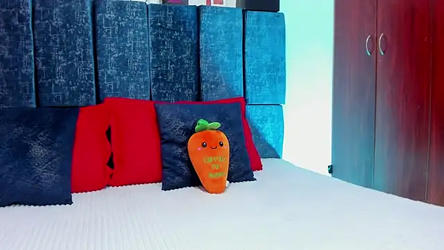 Kiim Owens online show from November 2025 12:05:02 PM