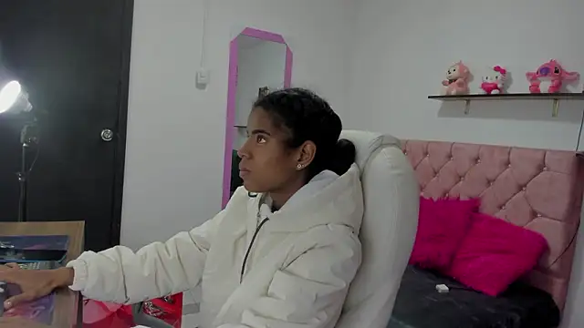 thianahorny online show from February 2026 11:16:01 AM