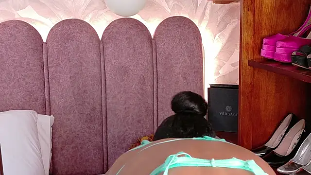 Snapshot of Bella-Torres chatting on November 2025 05:10:01 AM Bella-Torres online show from November 2025 05:10:01 AM