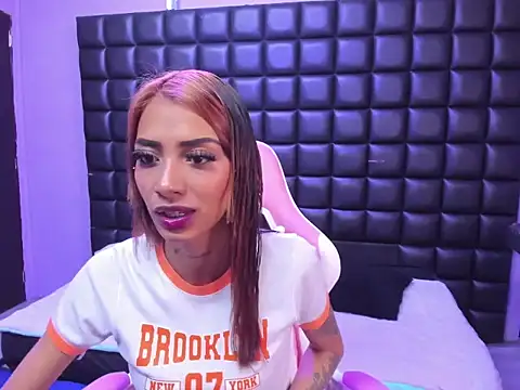 Snapshot of KarlaSlutSkinny__ chatting on November 2025 02:49:02 PM KarlaSlutSkinny online show from November 2025 02:49:02 PM