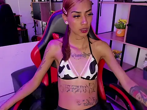 Snapshot of KarlaSlutSkinny__ chatting on December 2025 03:24:02 AM KarlaSlutSkinny online show from December 2025 03:24:02 AM