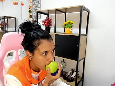 Snapshot of KarlaSlutSkinny__ chatting on February 2026 10:39:02 PM KarlaSlutSkinny online show from February 2026 10:39:02 PM