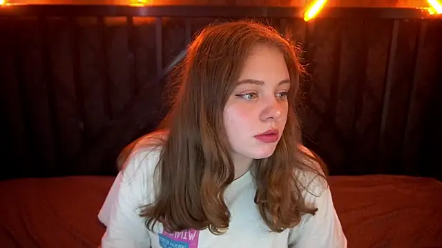 SnowWhiti online show from October 2025 01:10:02 PM