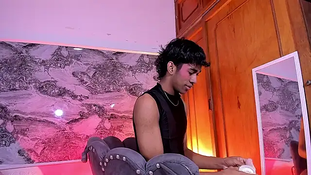 Ethan thouse online show from December 2025 07:10:01 PM