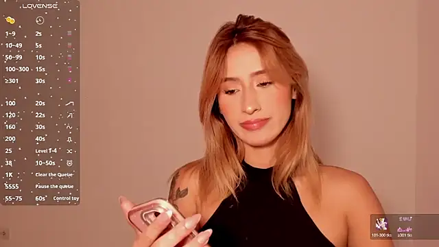 Snapshot of Ashleyroys_111 chatting on December 2025 08:47:02 PM Ashleyroys 111 online show from December 2025 08:47:02 PM