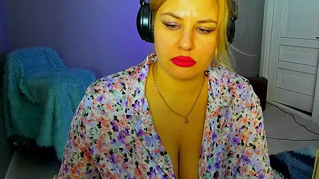 Snapshot of Passion-Blondy chatting on February 2026 07:39:02 PM Passion-Blondy online show from February 2026 07:39:02 PM