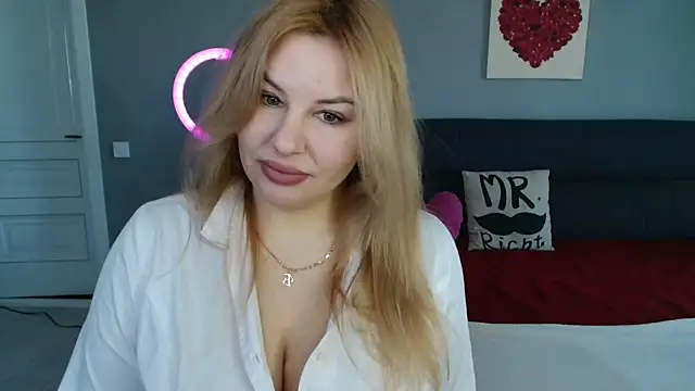 Snapshot of Passion-Blondy chatting on February 2026 10:52:02 AM Passion-Blondy online show from February 2026 10:52:02 AM