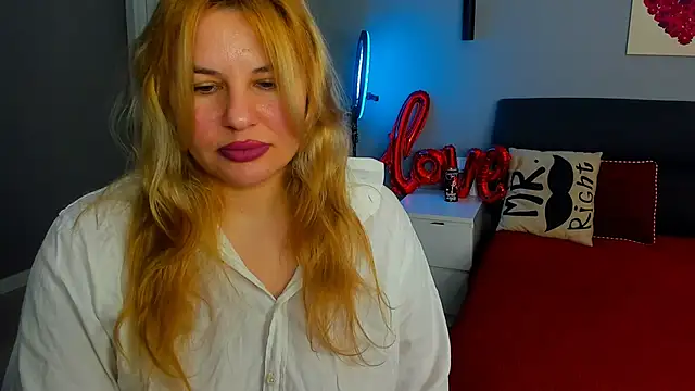 Snapshot of Passion-Blondy chatting on February 2026 09:00:02 PM Passion-Blondy online show from February 2026 09:00:02 PM