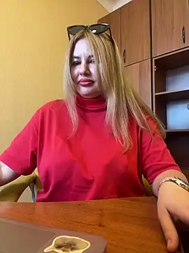 Snapshot of Passion-Blondy chatting on April 2026 08:42:01 AM Passion-Blondy online show from April 2026 08:42:01 AM