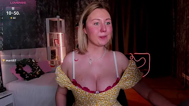 Snapshot of scent__of_woman chatting on December 2025 01:36:01 AM scent of woman online show from December 2025 01:36:01 AM