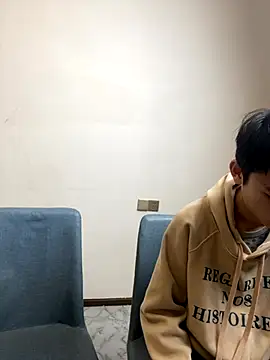 KK-cuteboy online show from November 2025 11:55:02 AM