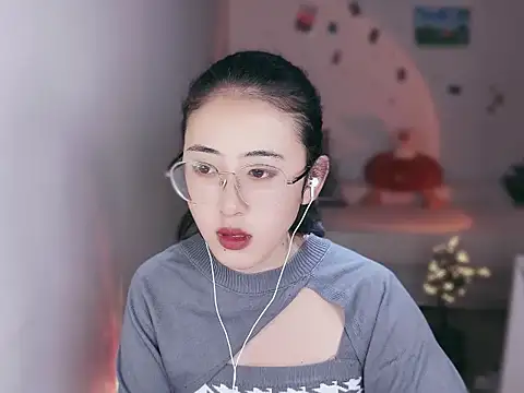 Snapshot of Queena_ chatting on December 2025 03:30:01 PM Queena online show from December 2025 03:30:01 PM