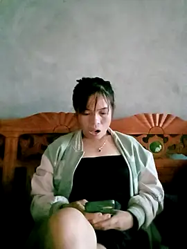 Snapshot of Alice_mu chatting on October 2025 12:11:02 AM Alice mu online show from October 2025 12:11:02 AM