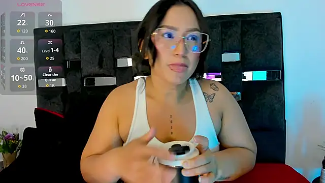 Snapshot of SussySunny_ chatting on November 2025 03:07:01 AM SussySunny online show from November 2025 03:07:01 AM